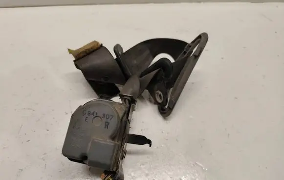Subaru Impreza I Rear seatbelt