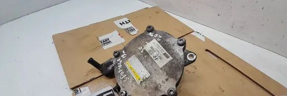 KIA Sportage Vacuum pump 288102F600