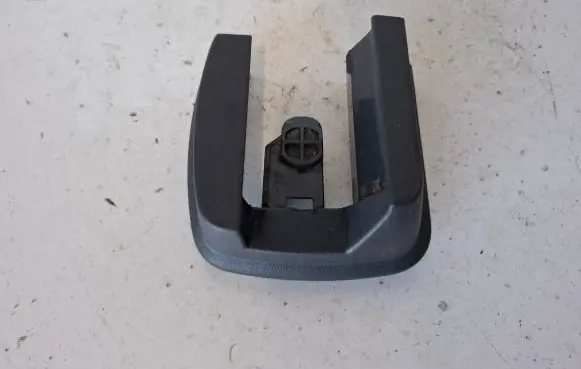 Volvo XC90 Front driver seat rail trim 30662553