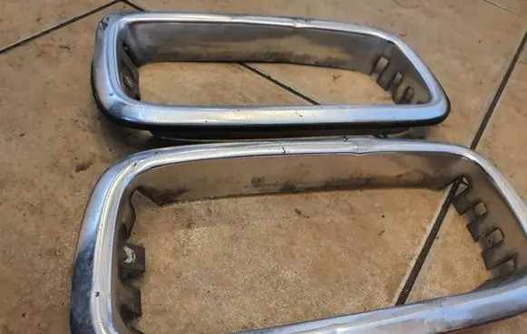 BMW 3 E21 Front bumper upper radiator grill 