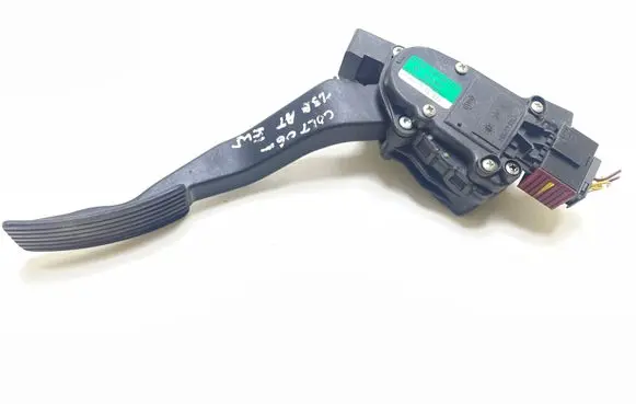 Mitsubishi Colt Accelerator throttle pedal MR955216 6PV00886602 A4543000104