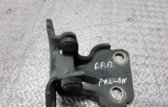 Land Rover Freelander Front door lower hinge 