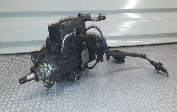 Audi A4 S4 B5 8D Fuel injection high pressure pump 028130115A 0460404969