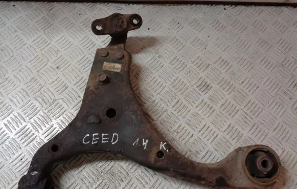 KIA Ceed Front lower control arm/wishbone 5450012H000