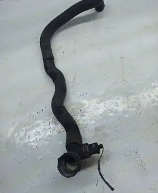 Volkswagen PASSAT B6 Engine coolant pipe/hose
