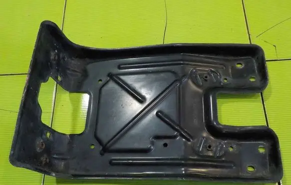 Mercedes-Benz R W251 Radiator support slam panel PRZOD 11AB8