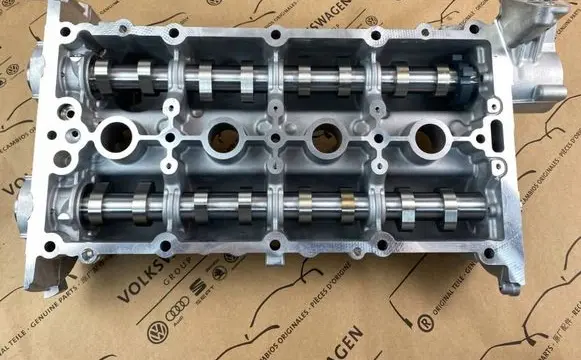 Volkswagen Golf VII Engine head 04E103479G 04E103475BL