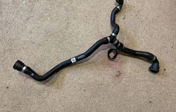 BMW 5 G60 G61 Engine coolant pipe/hose 9845116