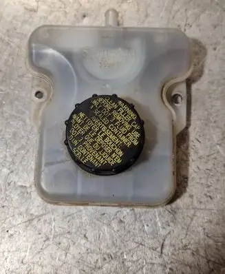 Mazda 5 Brake fluid reservoir C23643550 K1900