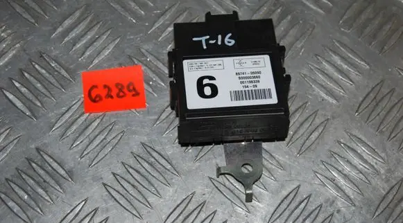 Toyota Avensis T270 Door central lock control unit/module 8974105090