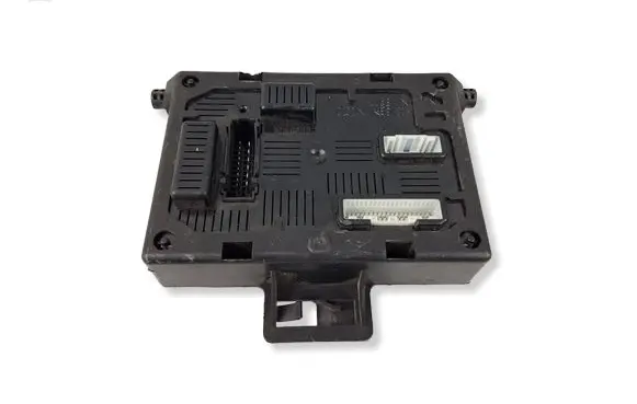 Renault Clio III Comfort/convenience module 8200652286B