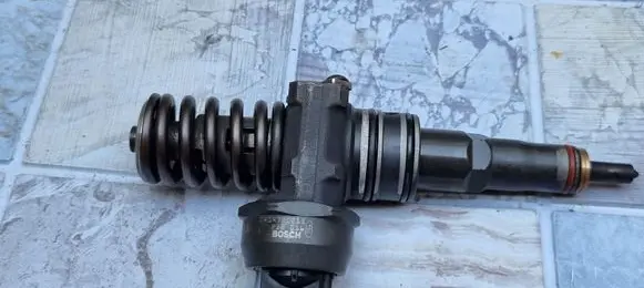 Volkswagen Golf V Fuel injector 038130073AG 0414720215 24134