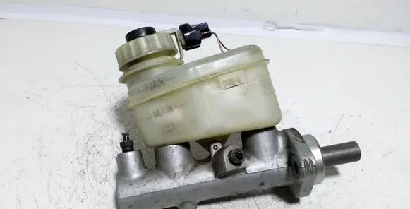 Toyota Avensis T220 Master brake cylinder