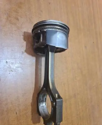 Ford Mondeo Mk III Piston with connecting rod