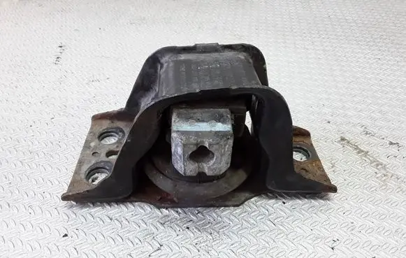 Nissan Note (E11) Engine mount bracket 8200140431