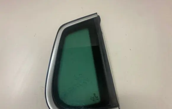 Volkswagen Tiguan Rear side window 43R001667 E000001 DOT459M532