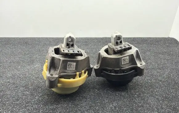 BMW 5 G30 G31 G38 Engine mount bracket 6860491