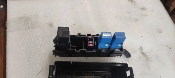 Nissan Leaf II (ZE1) Fuse module