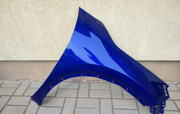 Lexus LBX Fender