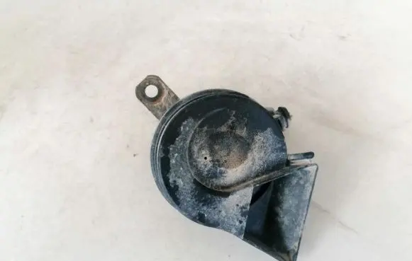 Volkswagen Polo IV 9N3 Horn signal e1000233