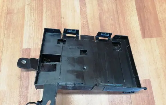 Opel Astra K Engine control unit holder 39225818 467597050 39239096