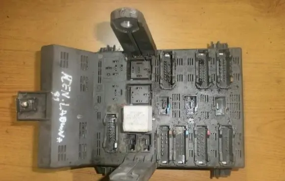 Renault Laguna I Fuse box set 7700427944
