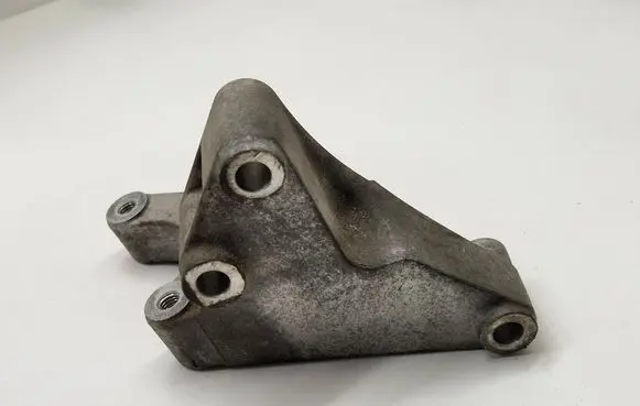 Buick Encore I Engine mounting bracket 55567043