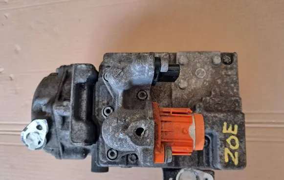 Renault Zoe Air conditioning (A/C) compressor (pump) 926005020R