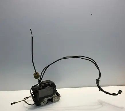 Mercedes-Benz E W211 Front door lock 2117200335 A2117200335