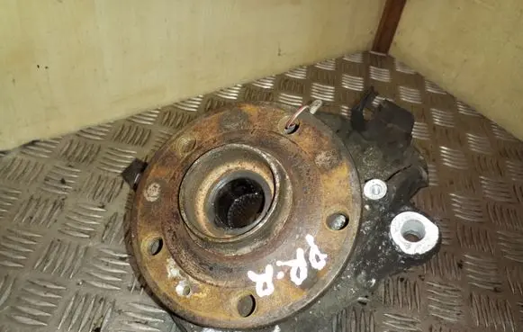 Volkswagen PASSAT B7 Front wheel hub