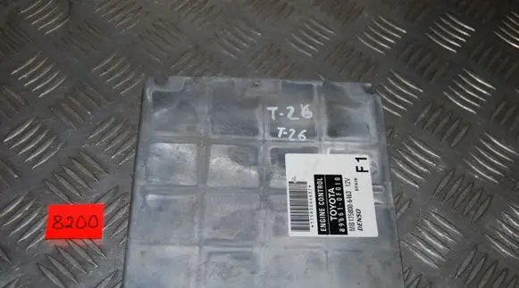 Toyota Corolla E120 E130 Engine control unit/module 896610F010