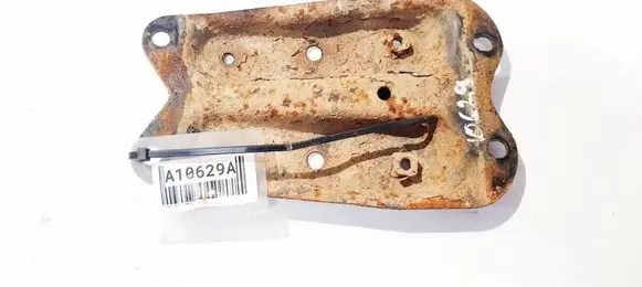 Subaru Legacy Engine mounting bracket