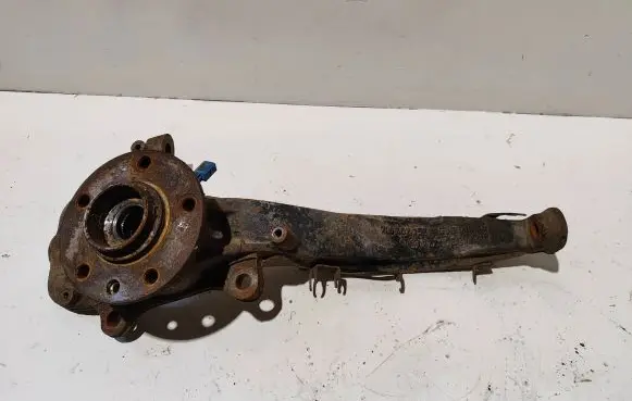 Volkswagen Touareg I Front wheel hub spindle knuckle 7L0407258A