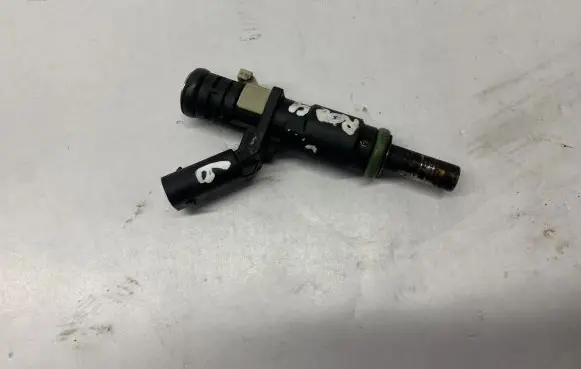 Mercedes-Benz S W221 Fuel injector A2720780249