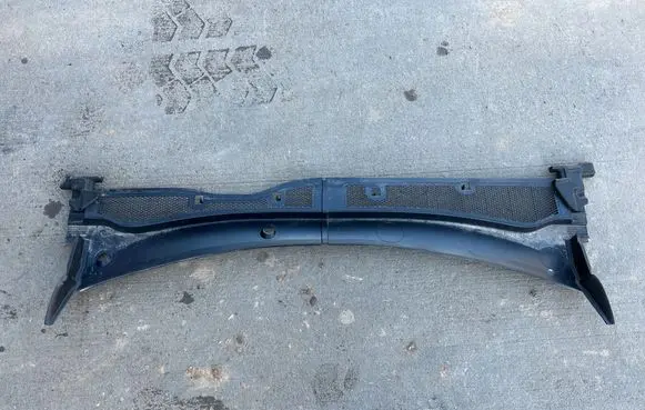 Peugeot 208 Wiper trim 98304723 9824416180