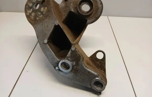 Audi A6 S6 C6 4F Engine mounting bracket 4F0199351S