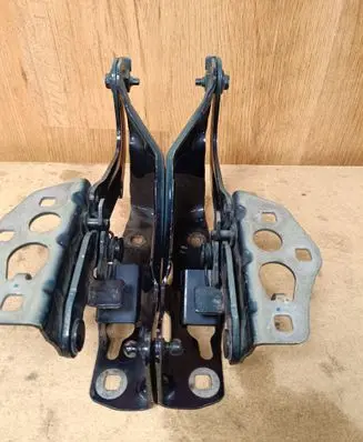 Engine bonnet/hood hinges