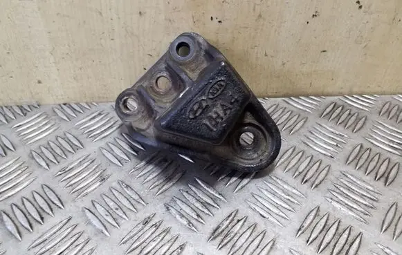 Hyundai i40 Engine mounting bracket