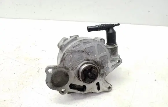 Volkswagen Tiguan Vacuum pump 03L145100F