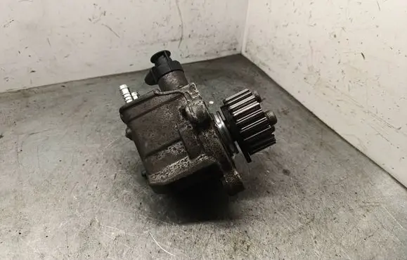 Volkswagen PASSAT B7 Fuel injection high pressure pump 0445010534