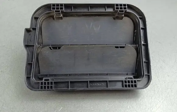 Honda CR-V Quarter panel pressure vent 