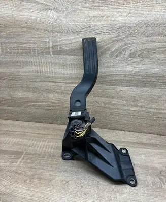 Ford Mondeo Mk III Accelerator throttle pedal 2S719F836DA