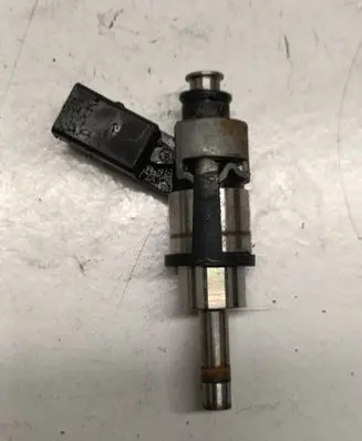 Audi A3 S3 8P Fuel injector 06D133036D