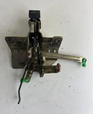 Opel Frontera A Tailgate window lock/catch/latch 
