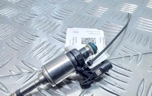 Volkswagen Scirocco Fuel injector 04E906036Q