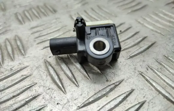 Mercedes-Benz A W176 Airbag deployment crash/impact sensor A1668210151