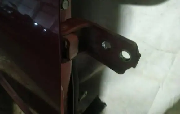 Suzuki Liana Front door upper hinge