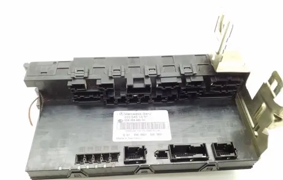 Mercedes-Benz C W203 Fuse module A2035451801