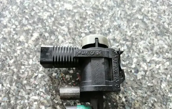 Audi A6 S6 C6 4F Turbo solenoid valve 1J0906283C