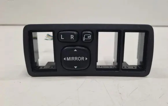 Toyota Avensis T250 Wing mirror switch 183575 R777669